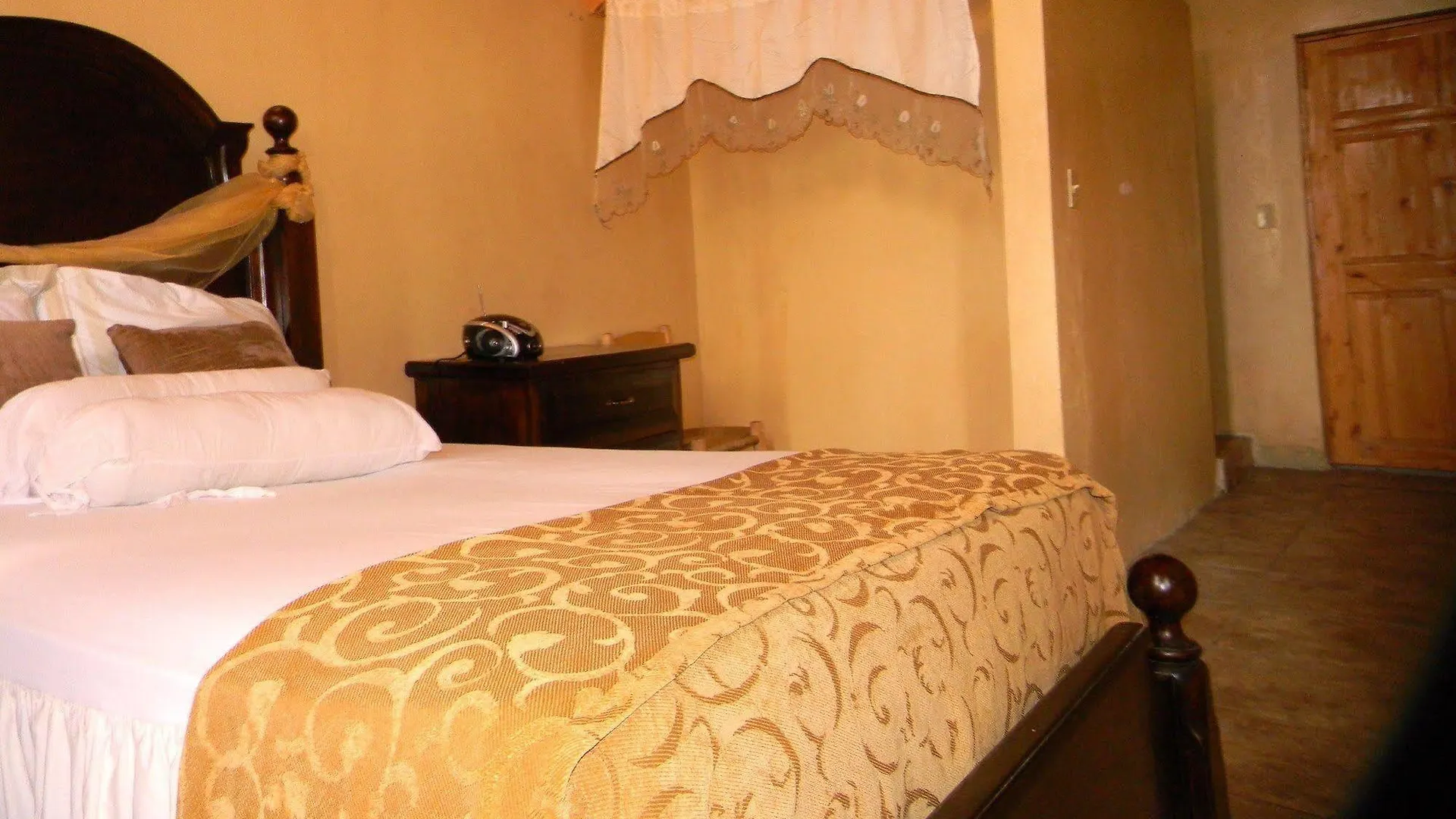 Hotel De La Decouverte Les Cayes